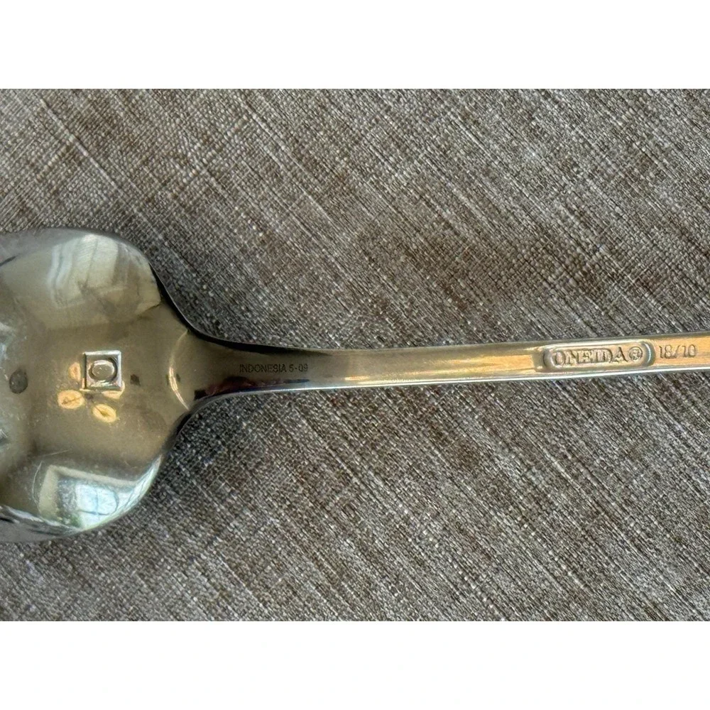 Oneida Cabana Stainless Steel Flatware 18/8 Round Tip Glossy - Disc. 58‎ Pcs
